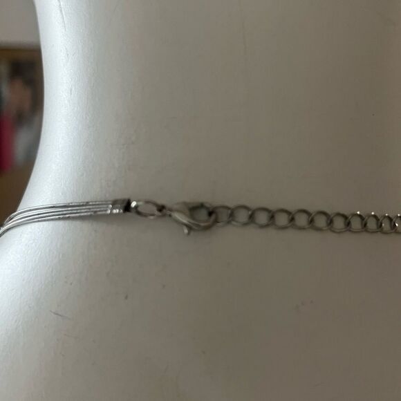 Beautiful necklace 💛  - Picture 2 of 2